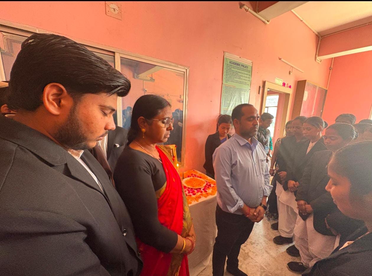 पुलवामा के शहीदों को भावभीनी श्रद्धांजलि